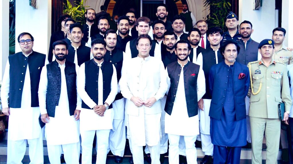 Pakistan cricket team arrives to meet PM Imran