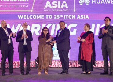Zohaib Khan honored with IT Icon award