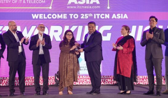 Zohaib Khan honored with IT Icon award