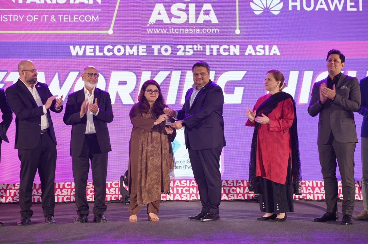 Zohaib Khan honored with IT Icon award